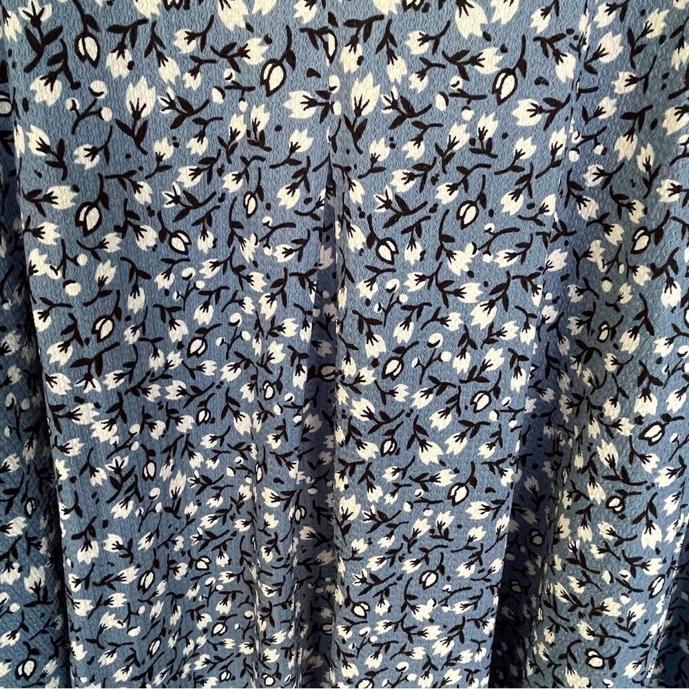 Ellos 22/24 1X Blue Floral Blouse Like New - Picture 4 of 7